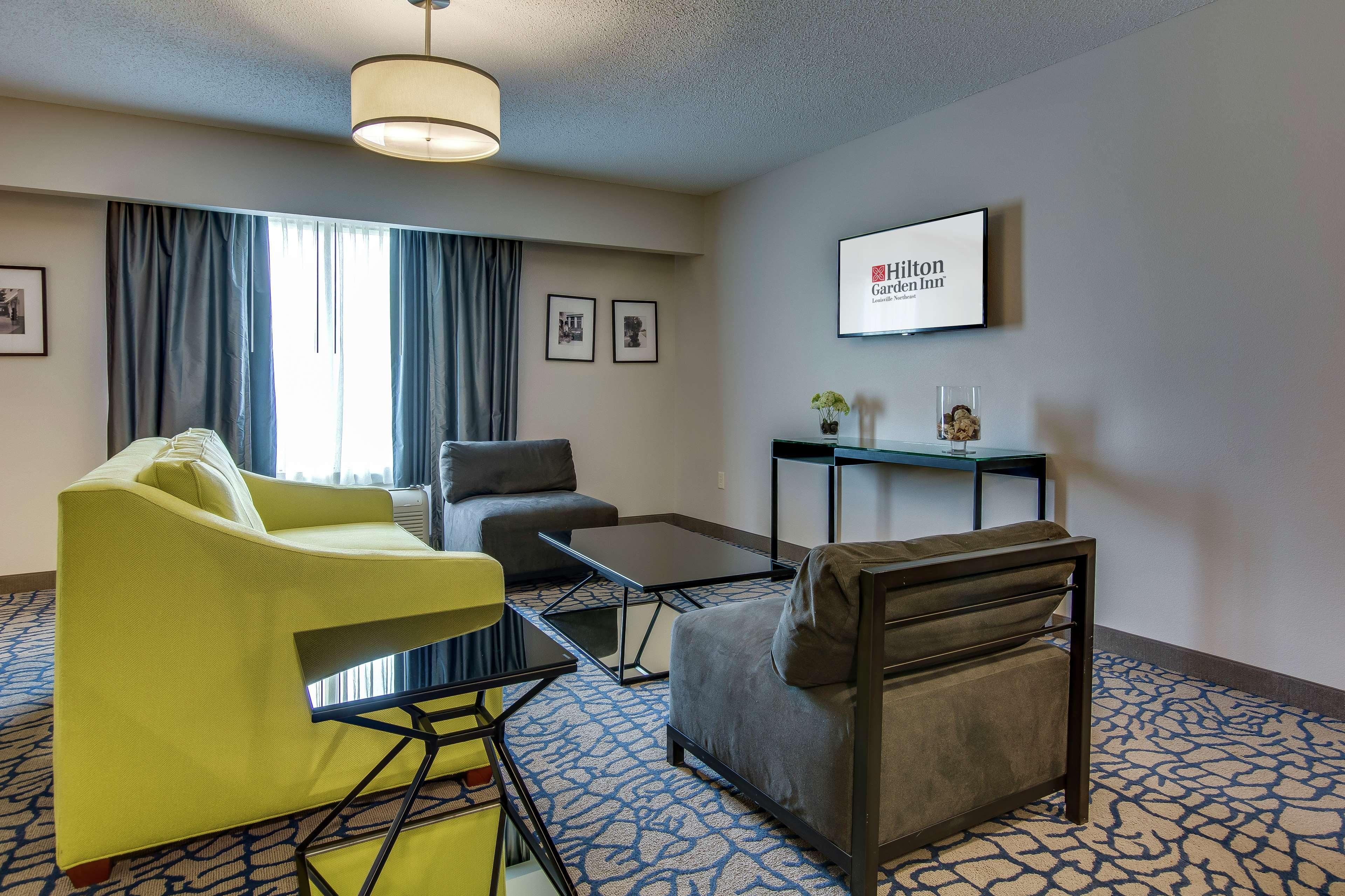 Hilton Garden Inn Louisville-Northeast Exterior foto