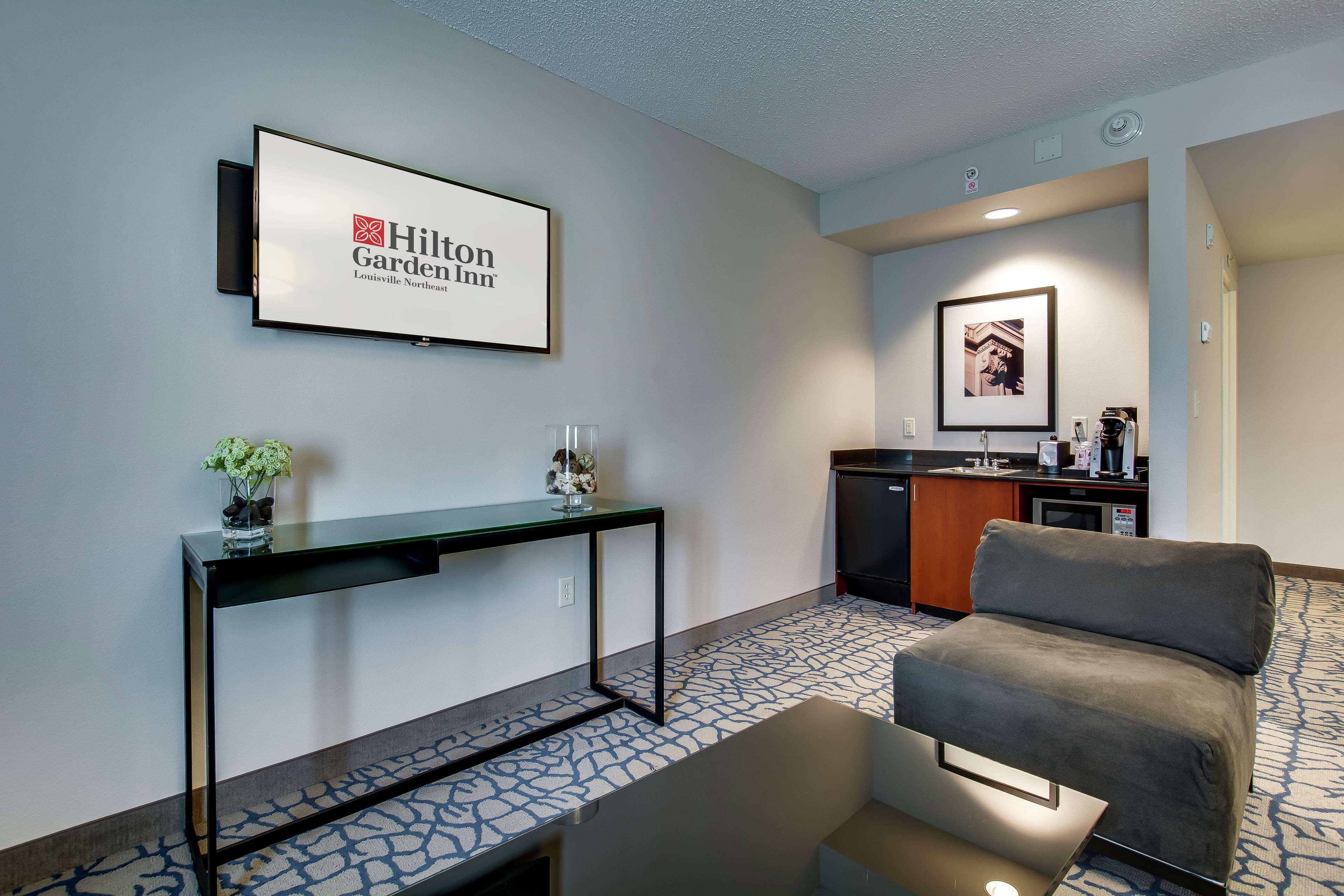Hilton Garden Inn Louisville-Northeast Exterior foto